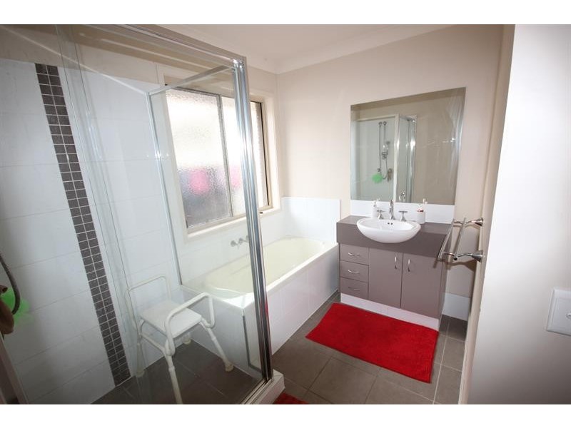 36 Sanctuary Pkwy, Waterford QLD 4133