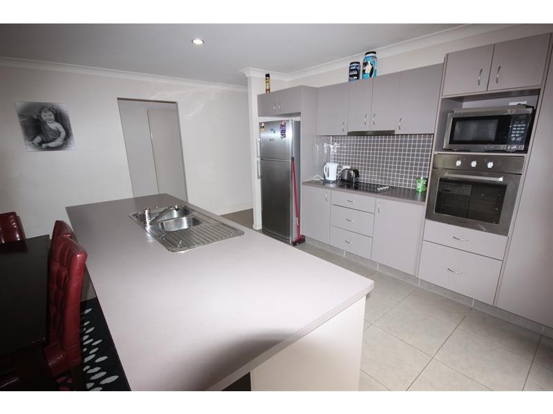 36 Sanctuary Pkwy, Waterford QLD 4133