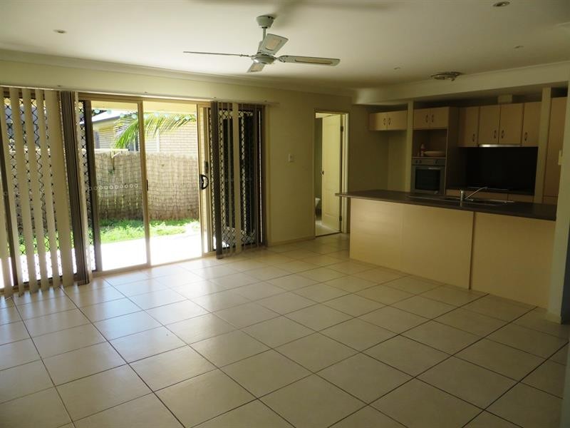 1/10 Amaray Dr, Upper Coomera QLD 4209