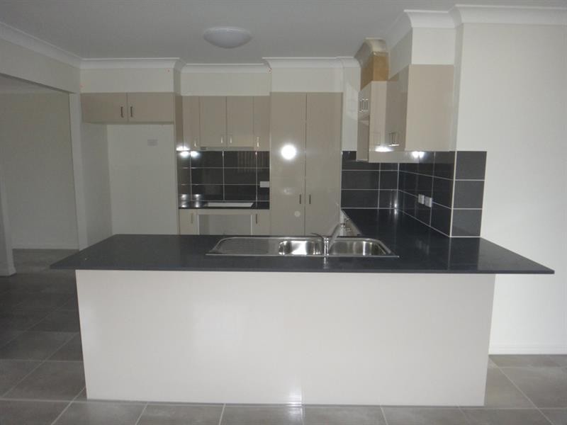 14 Wesley Way, Gleneagle QLD 4285