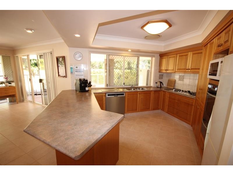 6 Tulipwood Ct, Arundel QLD 4214