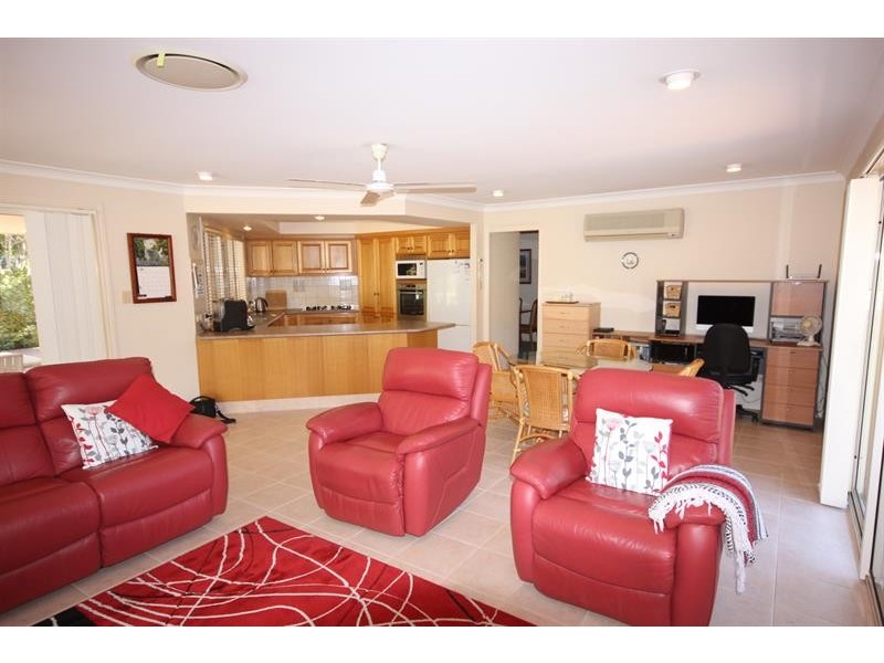 6 Tulipwood Ct, Arundel QLD 4214