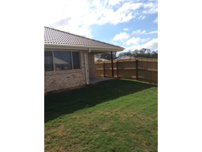 10 Charles Ave, Pimpama QLD 4209