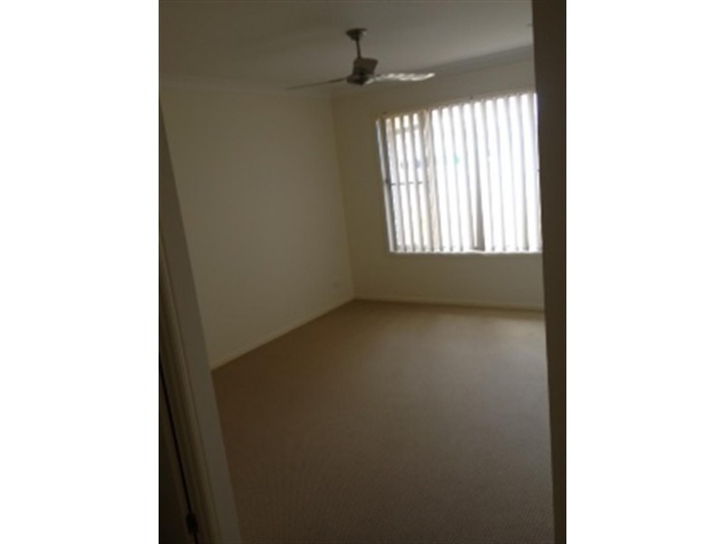 10 Charles Ave, Pimpama QLD 4209