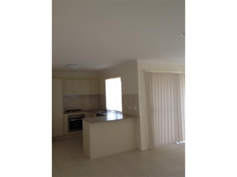 10 Charles Ave, Pimpama QLD 4209