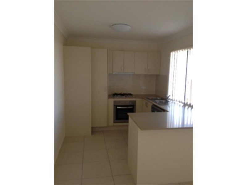 10 Charles Ave, Pimpama QLD 4209
