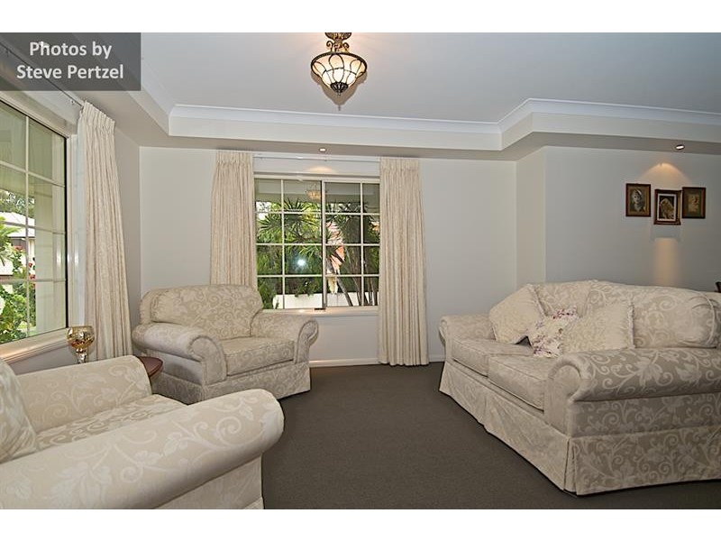 13 Midhurst Ct, Arundel QLD 4214