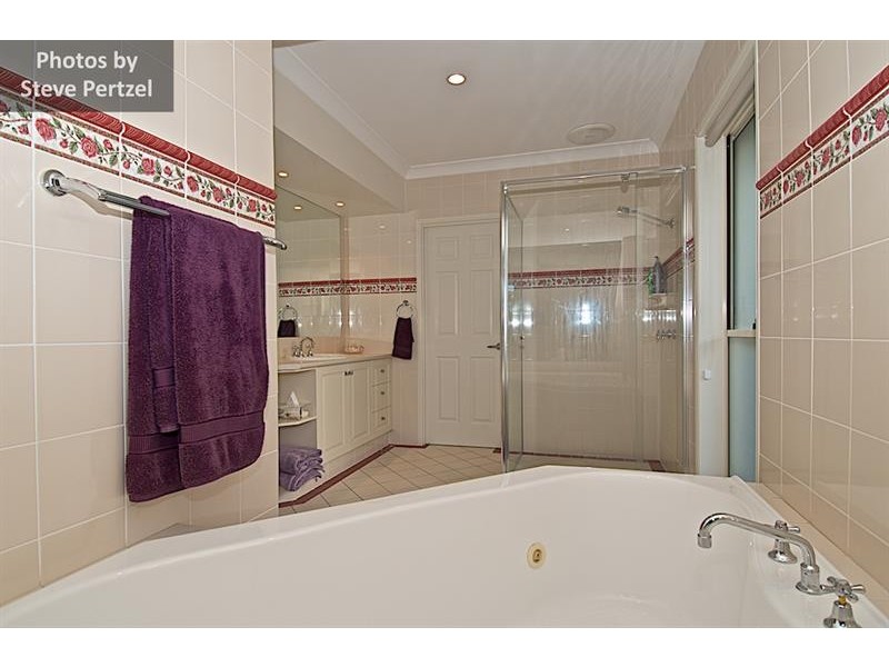 13 Midhurst Ct, Arundel QLD 4214