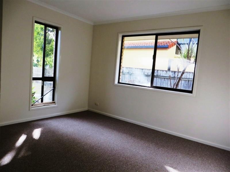 1/10 Errol Ave, Paradise Point QLD 4216