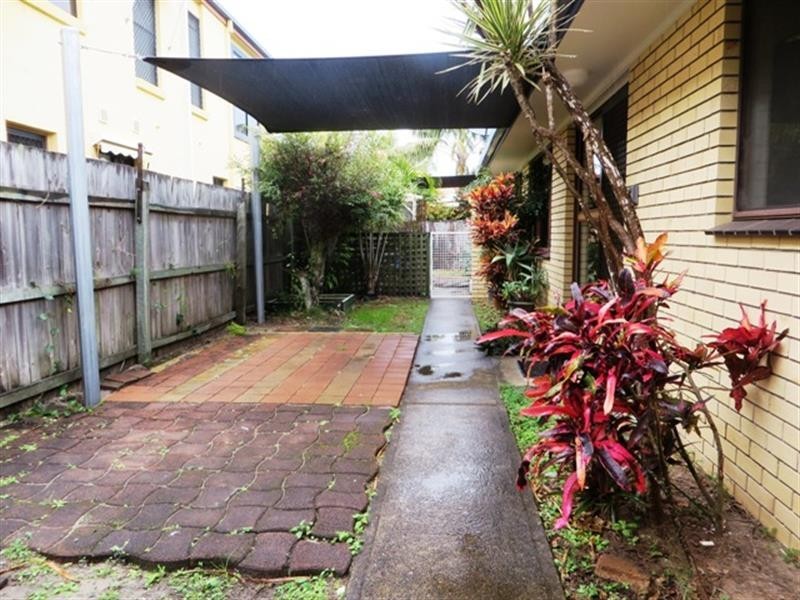 1/10 Errol Ave, Paradise Point QLD 4216