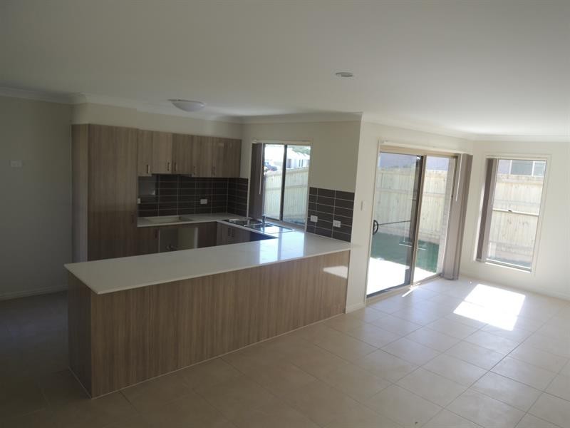 5 Sunstone Ave, Pimpama QLD 4209