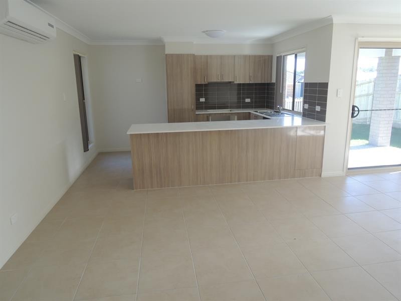 5 Sunstone Ave, Pimpama QLD 4209