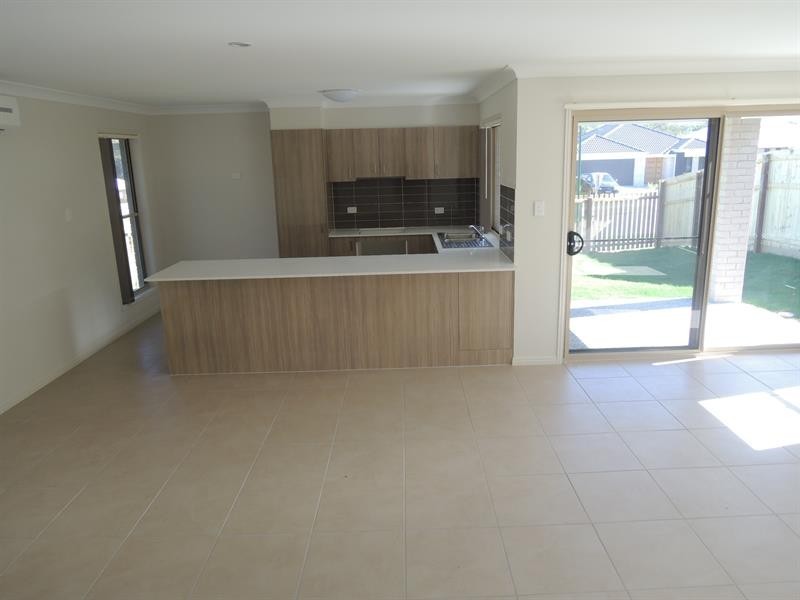 5 Sunstone Ave, Pimpama QLD 4209