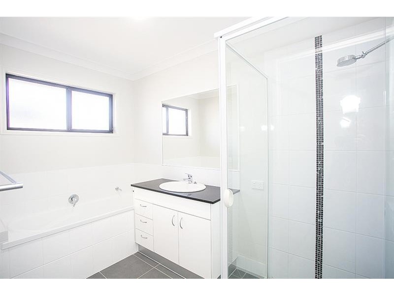 124 Whitehaven Dr, Blacks Beach QLD 4740