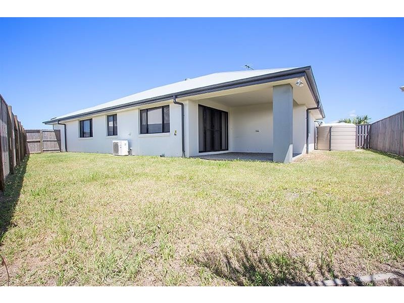 124 Whitehaven Dr, Blacks Beach QLD 4740