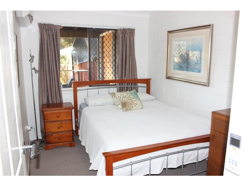 2/13 Waratah Ave, Biggera Waters QLD 4216
