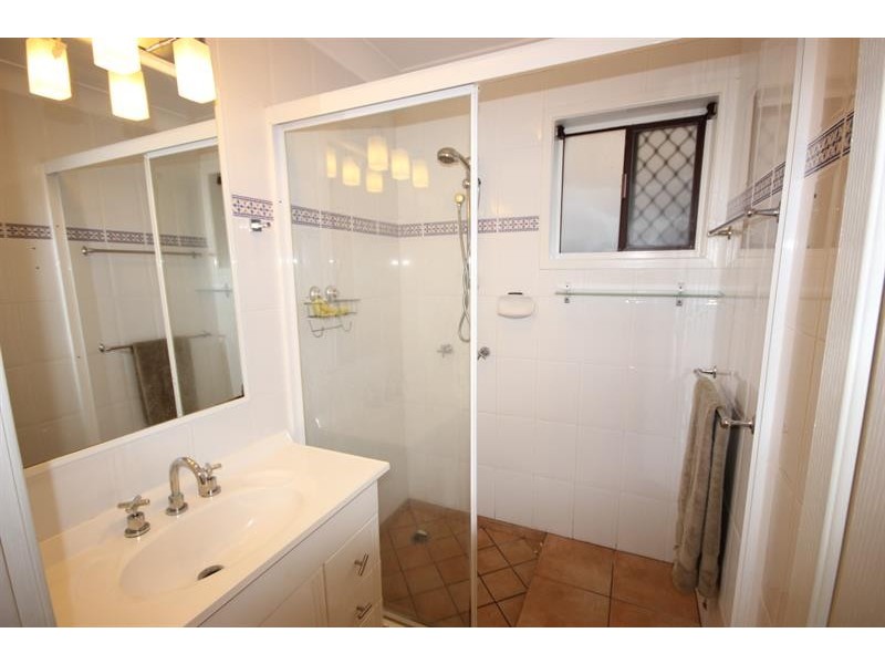 2/13 Waratah Ave, Biggera Waters QLD 4216