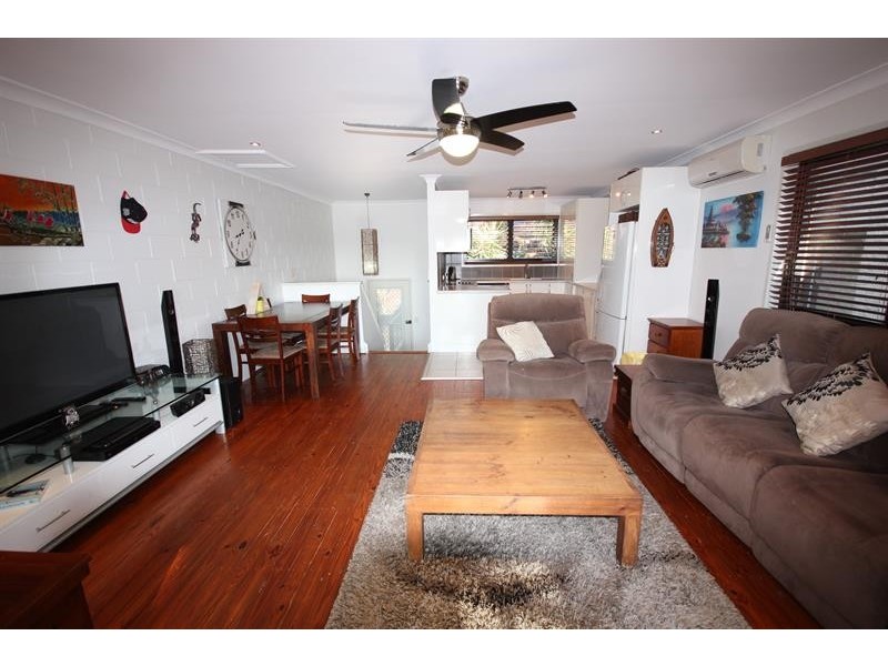 2/13 Waratah Ave, Biggera Waters QLD 4216