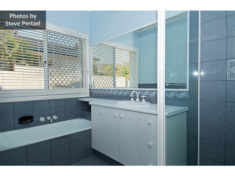 26 Pearson Cl, Arundel QLD 4214