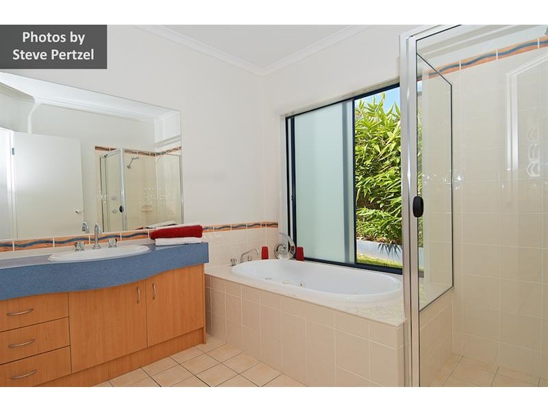 4 Worthing Ct, Arundel QLD 4214