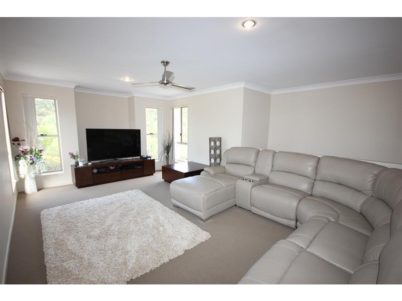 52 Diamantina Cct, Pacific Pines QLD 4211