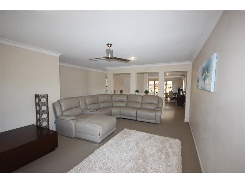 52 Diamantina Cct, Pacific Pines QLD 4211