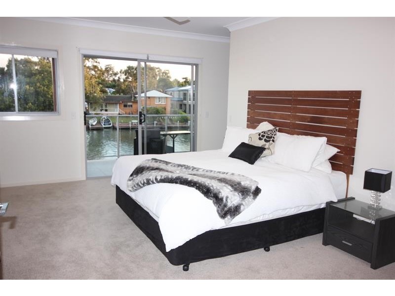 30 Vaggelas Cres, Biggera Waters QLD 4216