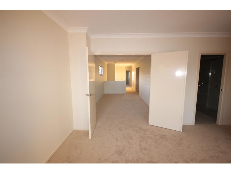 30 Vaggelas Cres, Biggera Waters QLD 4216