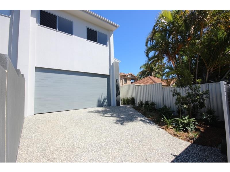 30 Vaggelas Cres, Biggera Waters QLD 4216