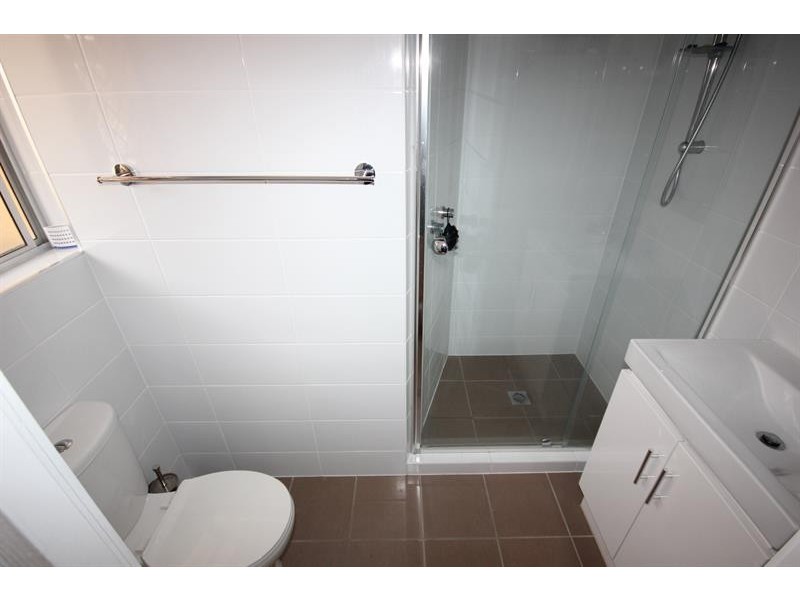 28 Lara Ave, Southport QLD 4215