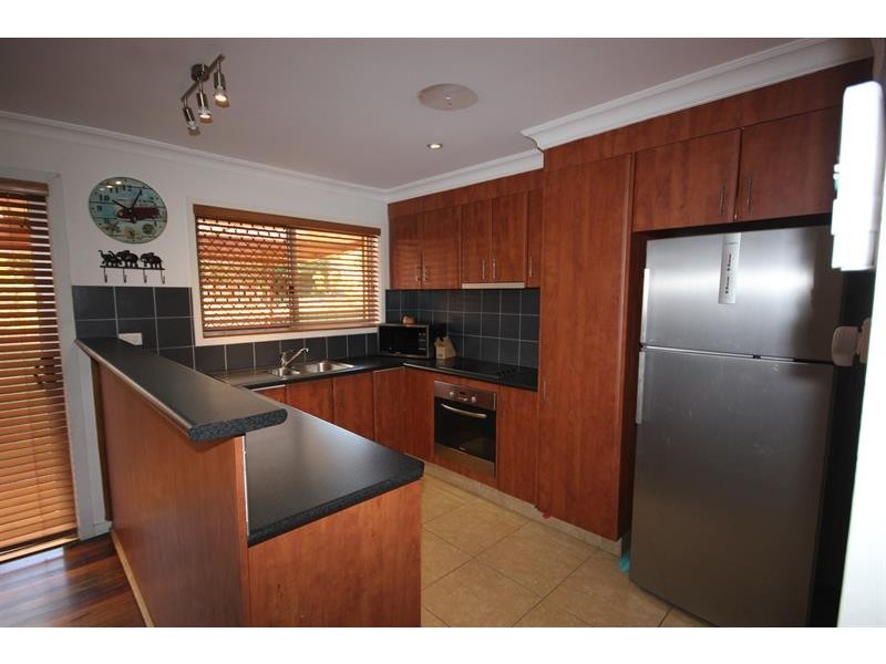 28 Lara Ave, Southport QLD 4215