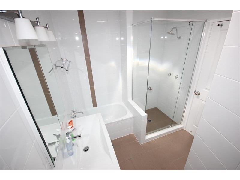 28 Lara Ave, Southport QLD 4215