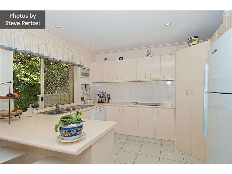 9 Fitzalan Cct, Arundel QLD 4214