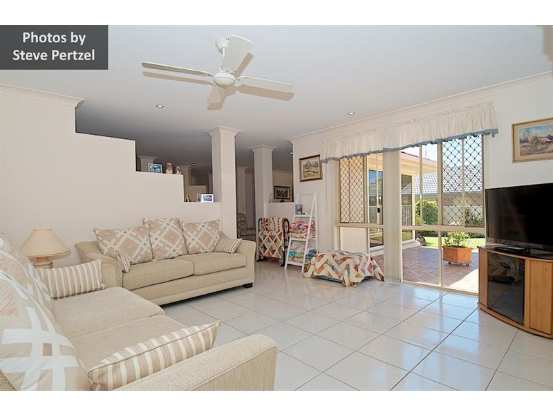 9 Fitzalan Cct, Arundel QLD 4214