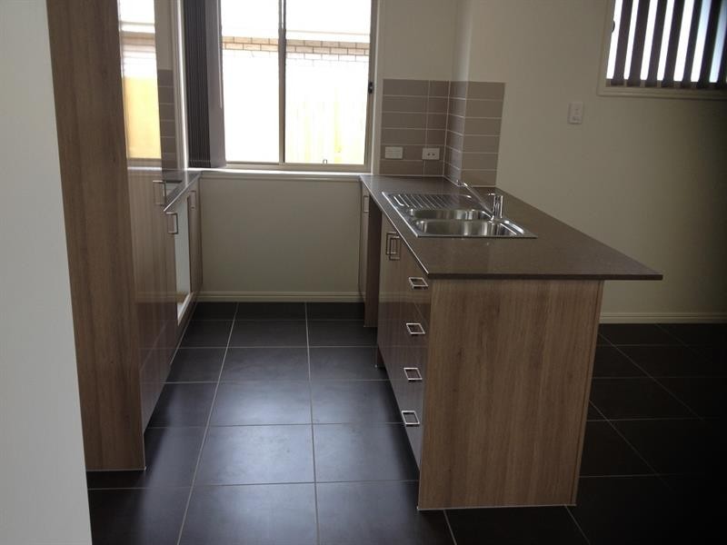 16 Wesley Way Way, Gleneagle QLD 4285