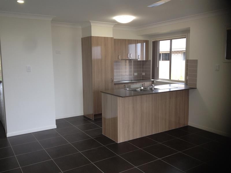 16 Wesley Way Way, Gleneagle QLD 4285