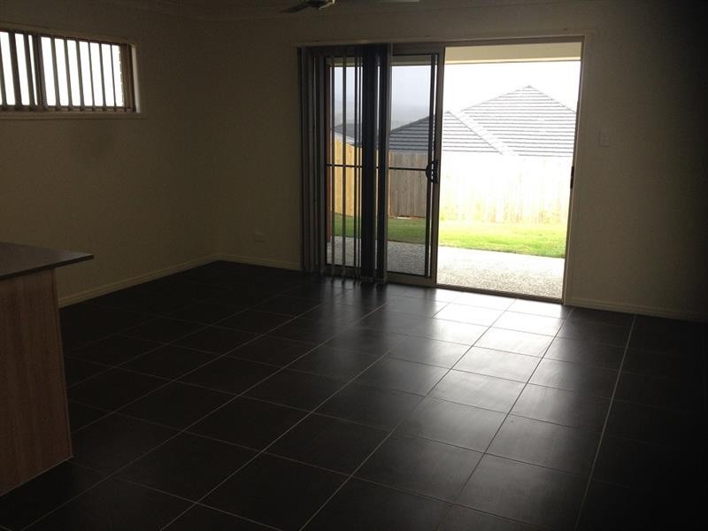 16 Wesley Way Way, Gleneagle QLD 4285