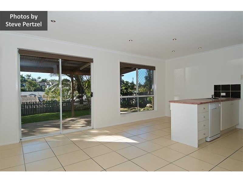 9 Langer Pl, Arundel QLD 4214