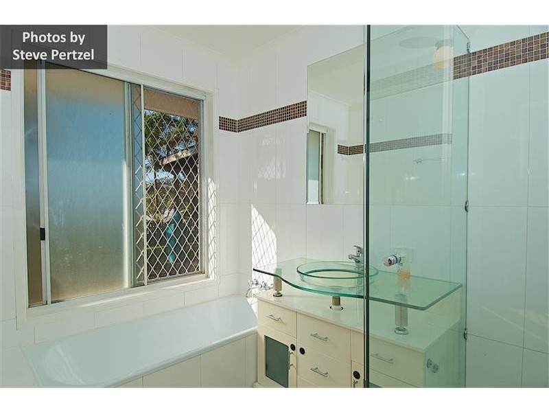 9 Langer Pl, Arundel QLD 4214