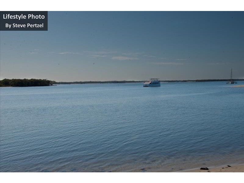 41 Milton Ave, Paradise Point QLD 4216