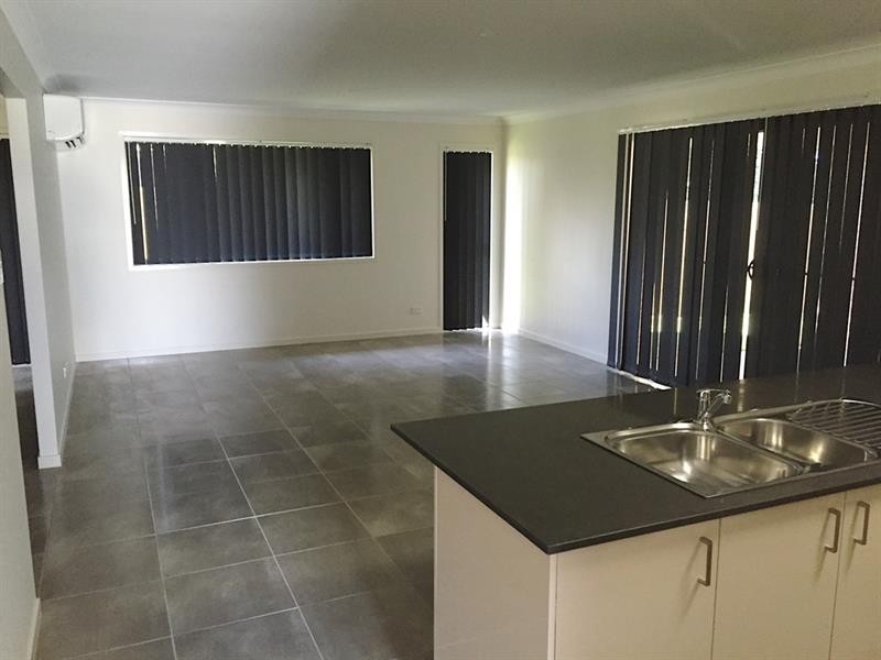 39 Hollyoak Cres, Pimpama QLD 4209