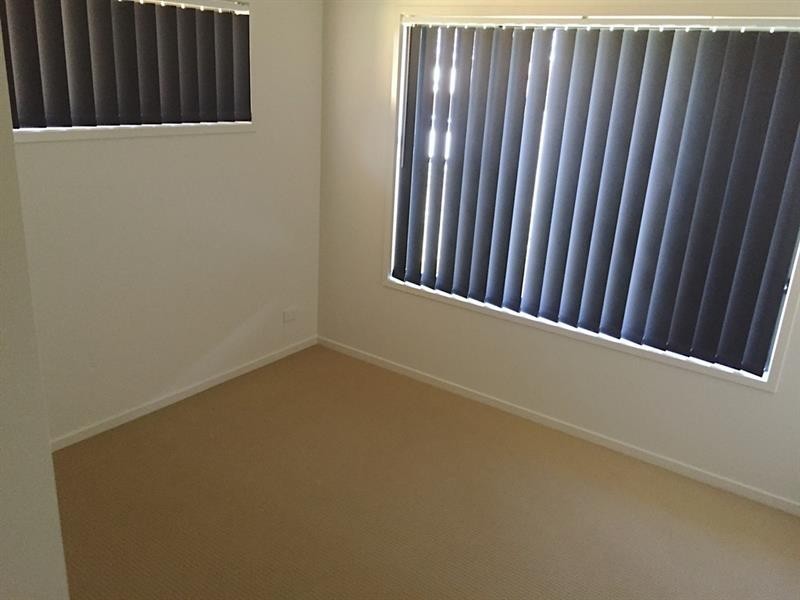 39 Hollyoak Cres, Pimpama QLD 4209