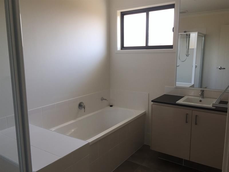 39 Hollyoak Cres, Pimpama QLD 4209