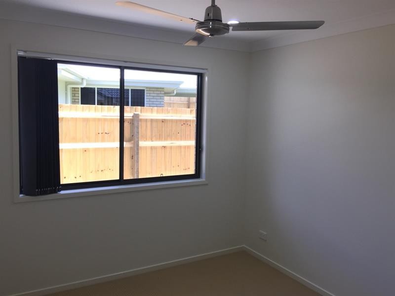 39 Hollyoak Cres, Pimpama QLD 4209