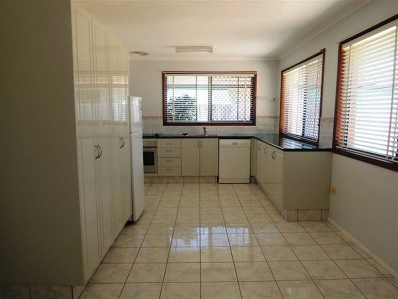 33 Bruce Ave, Paradise Point QLD 4216