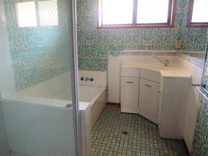 33 Bruce Ave, Paradise Point QLD 4216