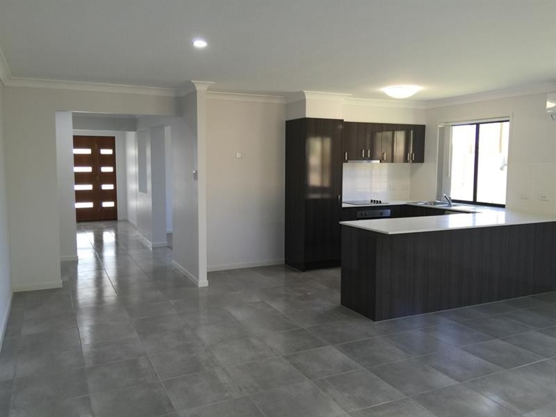 2 Sunstone Ave, Pimpama QLD 4209