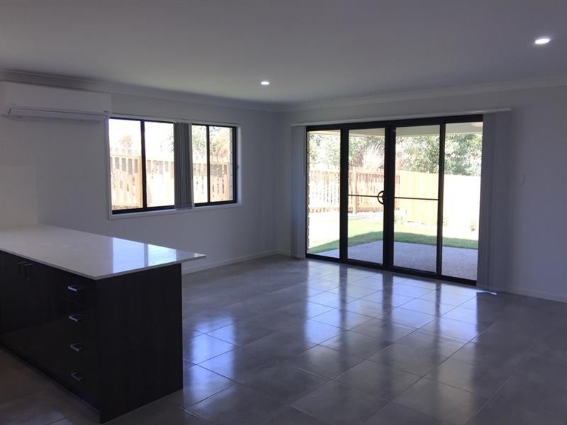 2 Sunstone Ave, Pimpama QLD 4209