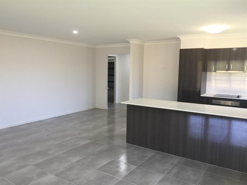 2 Sunstone Ave, Pimpama QLD 4209