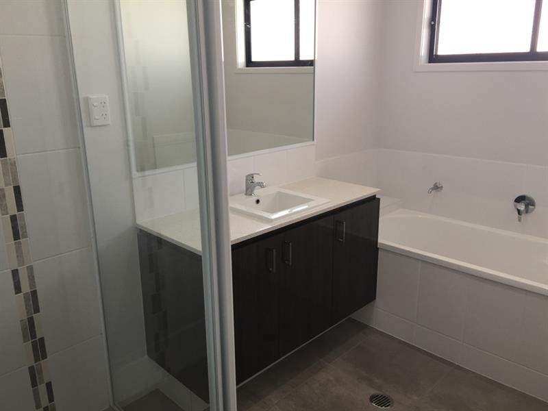 2 Sunstone Ave, Pimpama QLD 4209